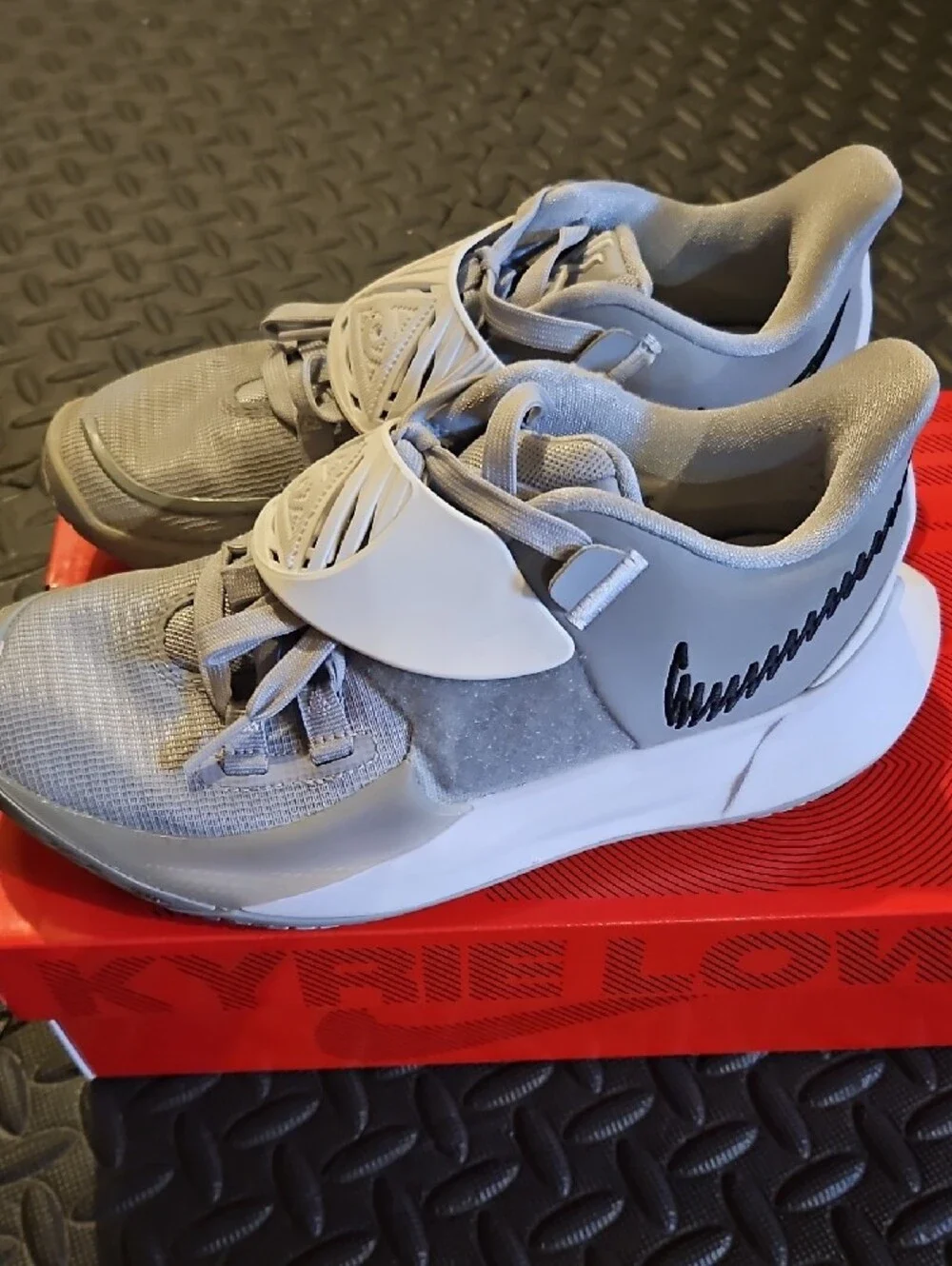 Nike Gray Kyrie Low Training Shoes Grey And Whiyr Size Youth Size 5